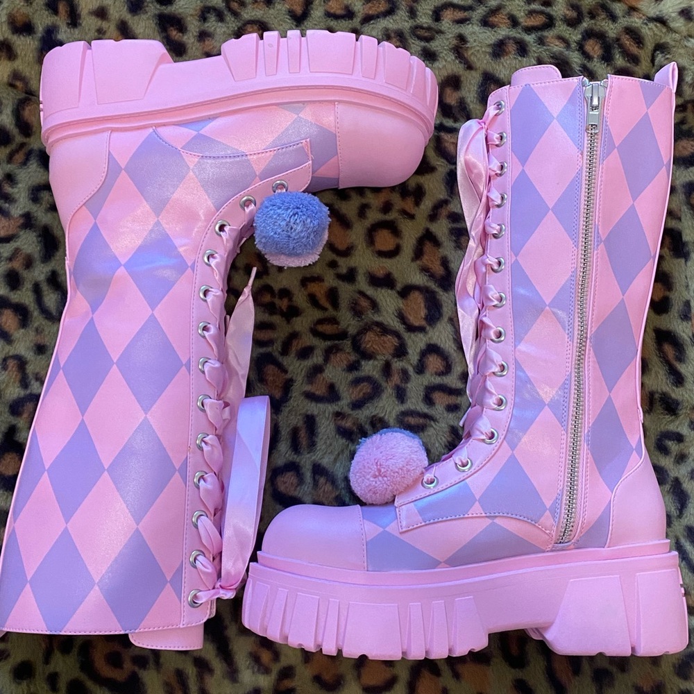 *SOLD* DOLLS KILL SUGAR THRILLZ CLOWN ANTICS PLATFORM BOOTS - PINK SIZE 10